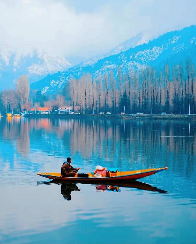 Kashmir tour from Mumbai Via flight